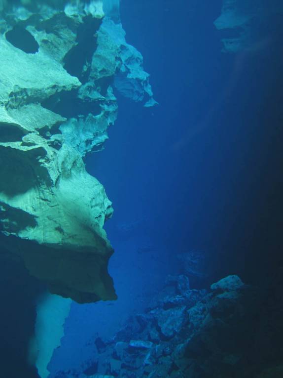 O incrível Poço Azul, próximo à Andaraí, na Chapada Diamantina - BA (foto de Israel Oliveira)